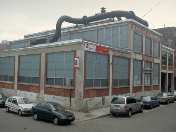 Bâtiment: Un des quatre bâtiments de la Fonderie Darling Adresse: 745, rue Ottawa, Montréal Construction: 1918 Architecte: J.R. Gardiner Photographe: Robert Klein