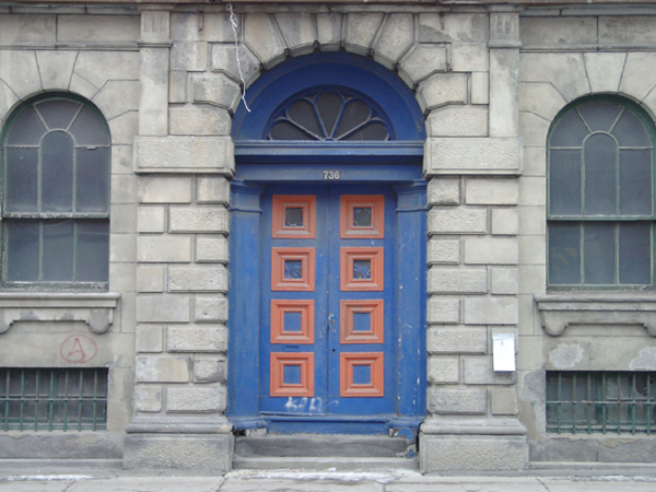 Bâtiment: Law Building, porte Adresse: 730-736, rue Wellington, Montréal Construction: 1857 Architecte: George Browne Photographe: Annie Ouellette